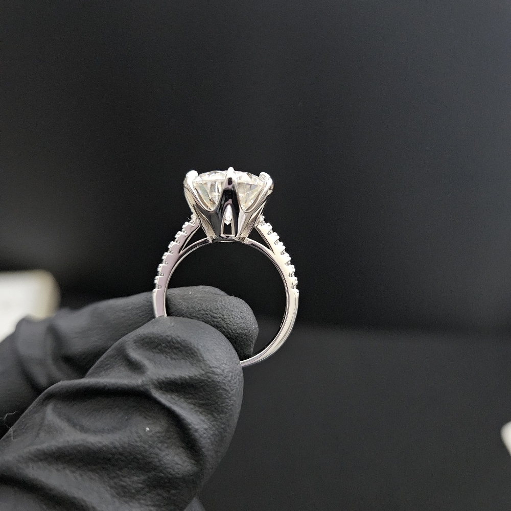 5ct Moissanite Ring with CZ - Picture 3 of 4